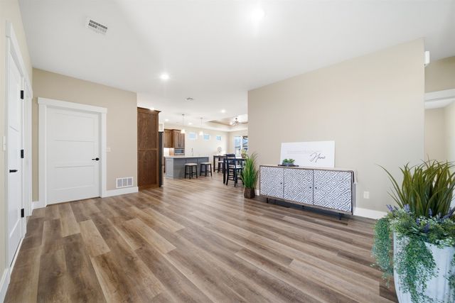 1602 S Dove Place, Goddard, KS 67052