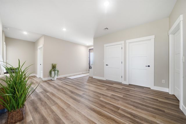 1602 S Dove Place, Goddard, KS 67052