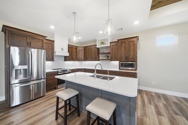 1602 S Dove Place, Goddard, KS 67052