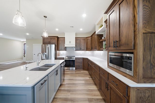 1602 S Dove Place, Goddard, KS 67052