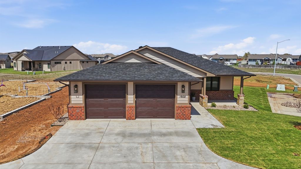 1602 S Dove Place, Goddard, KS 67052