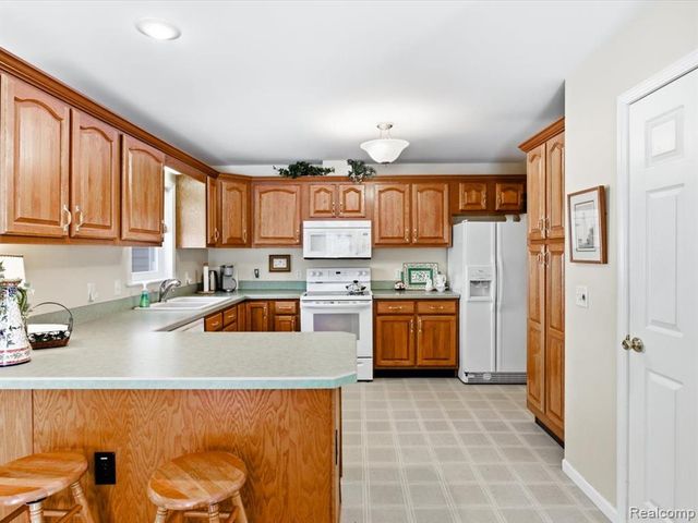 8431 Lakeshore Road, Burtchville, MI 48059