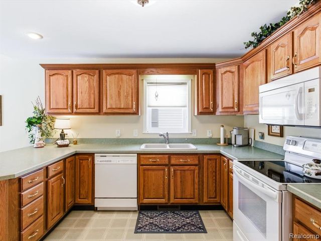 8431 Lakeshore Road, Burtchville, MI 48059