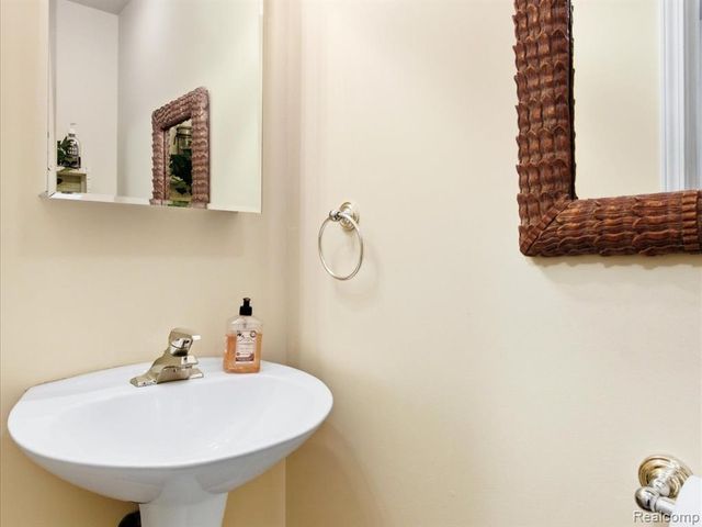 8431 Lakeshore Road, Burtchville, MI 48059