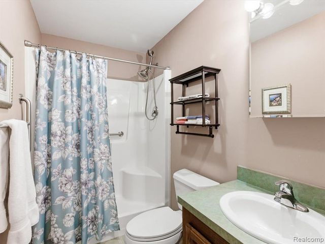 8431 Lakeshore Road, Burtchville, MI 48059