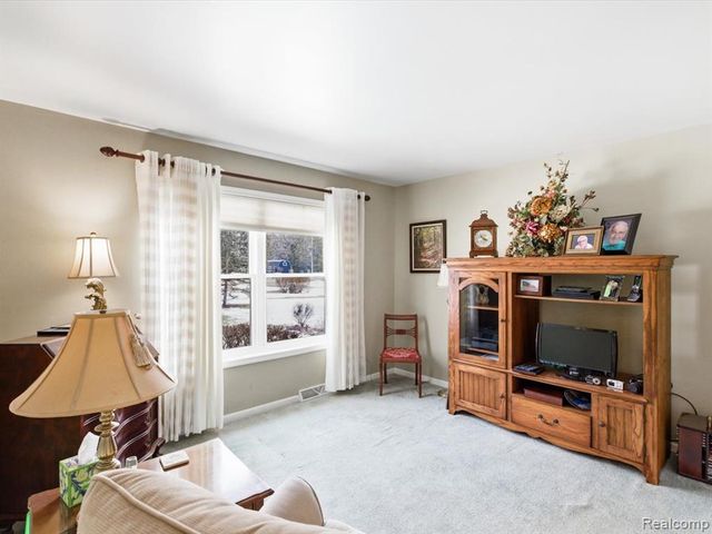 8431 Lakeshore Road, Burtchville, MI 48059