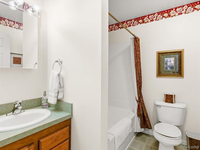 8431 Lakeshore Road, Burtchville, MI 48059