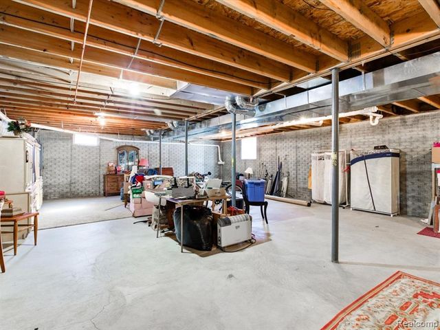 8431 Lakeshore Road, Burtchville, MI 48059