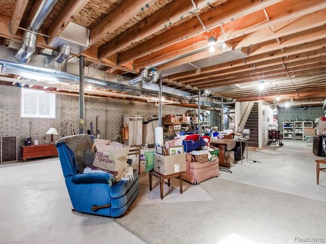 8431 Lakeshore Road, Burtchville, MI 48059