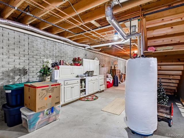 8431 Lakeshore Road, Burtchville, MI 48059