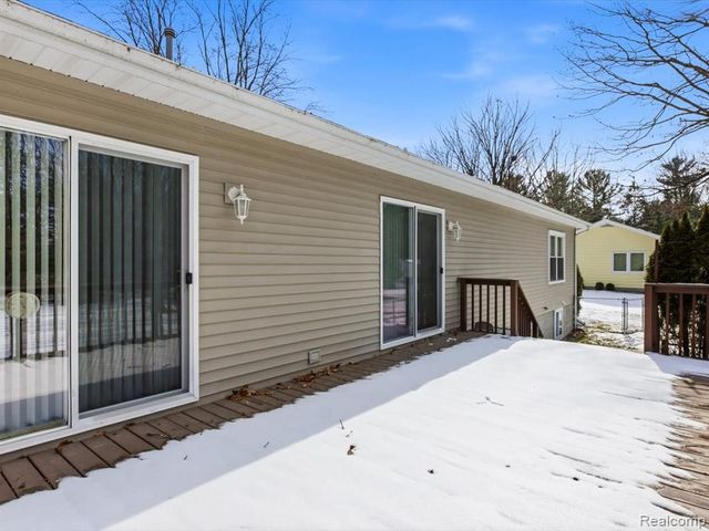 8431 Lakeshore Road, Burtchville, MI 48059