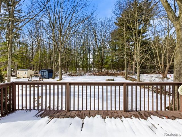 8431 Lakeshore Road, Burtchville, MI 48059