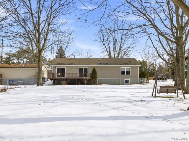 8431 Lakeshore Road, Burtchville, MI 48059