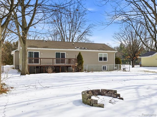 8431 Lakeshore Road, Burtchville, MI 48059