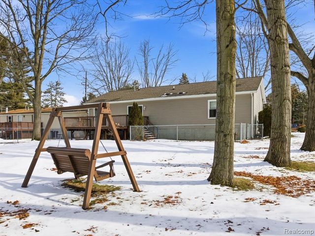 8431 Lakeshore Road, Burtchville, MI 48059