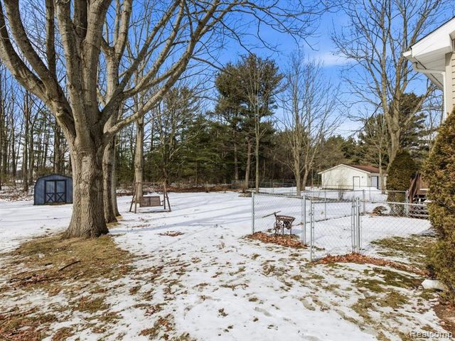 8431 Lakeshore Road, Burtchville, MI 48059