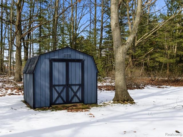 8431 Lakeshore Road, Burtchville, MI 48059