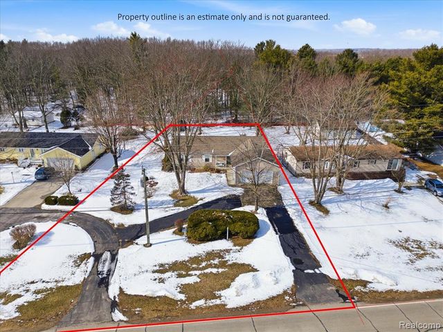 8431 Lakeshore Road, Burtchville, MI 48059