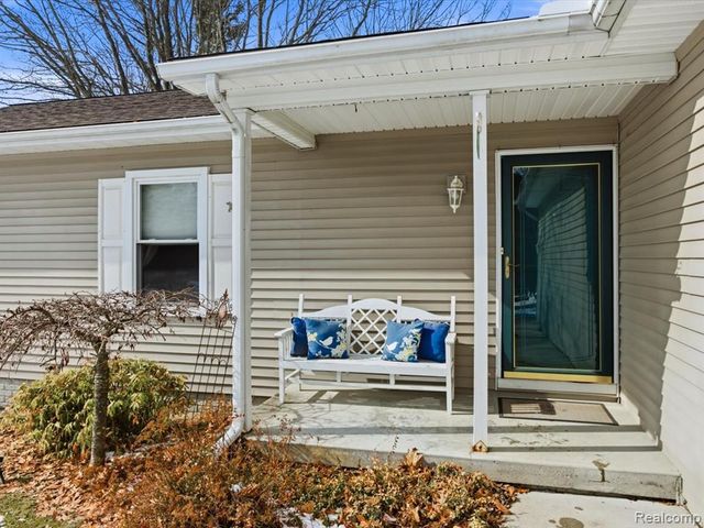 8431 Lakeshore Road, Burtchville, MI 48059