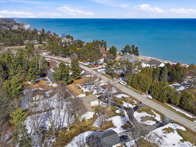 8431 Lakeshore Road, Burtchville, MI 48059