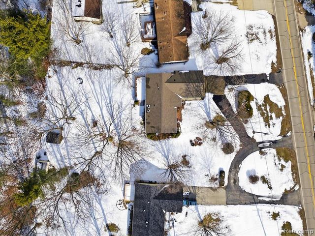 8431 Lakeshore Road, Burtchville, MI 48059