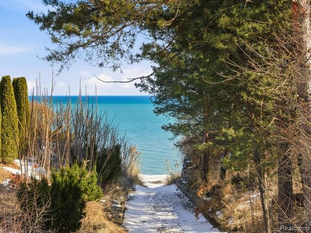 8431 Lakeshore Road, Burtchville, MI 48059