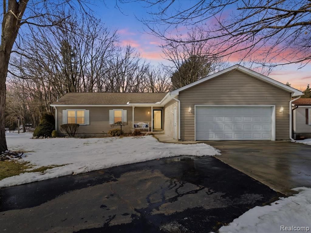 8431 Lakeshore Road, Burtchville, MI 48059