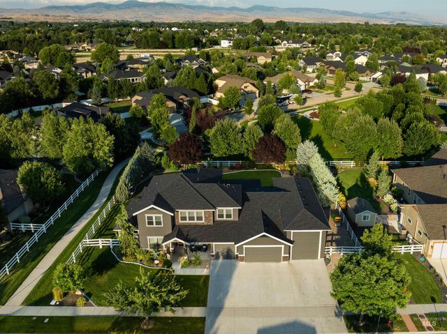 2110 N Wind Cave Way, Eagle, ID 83616