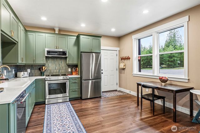 900 George Taylor Road, Silverlake, WA 98645