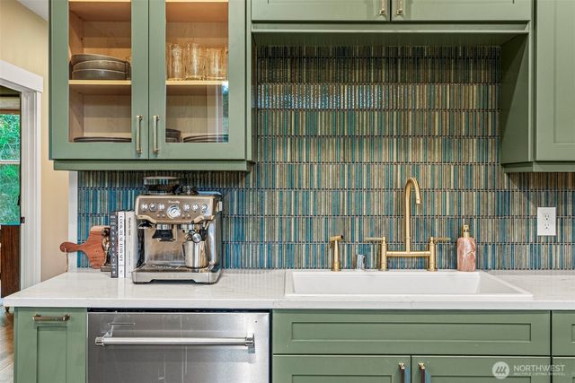 900 George Taylor Road, Silverlake, WA 98645