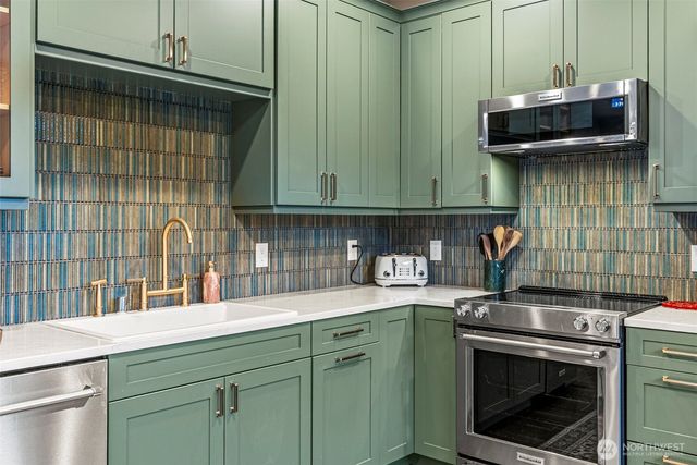 900 George Taylor Road, Silverlake, WA 98645