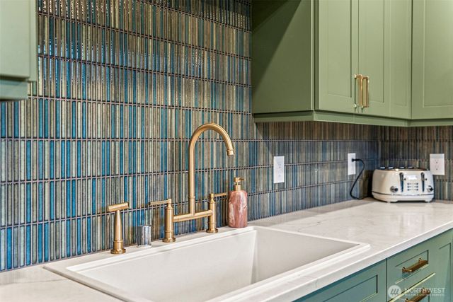 900 George Taylor Road, Silverlake, WA 98645