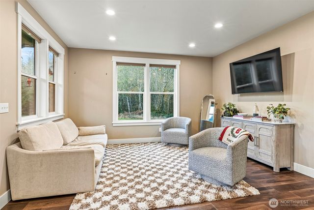 900 George Taylor Road, Silverlake, WA 98645