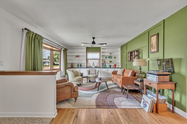 2115 W 34th Street, Davenport, IA 52806