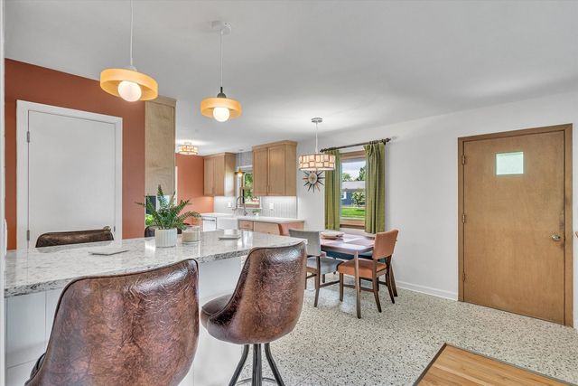 2115 W 34th Street, Davenport, IA 52806