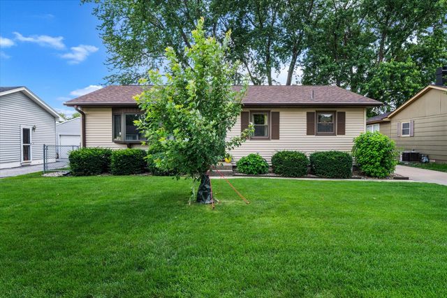 2115 W 34th Street, Davenport, IA 52806