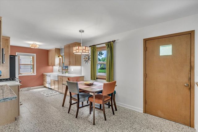2115 W 34th Street, Davenport, IA 52806