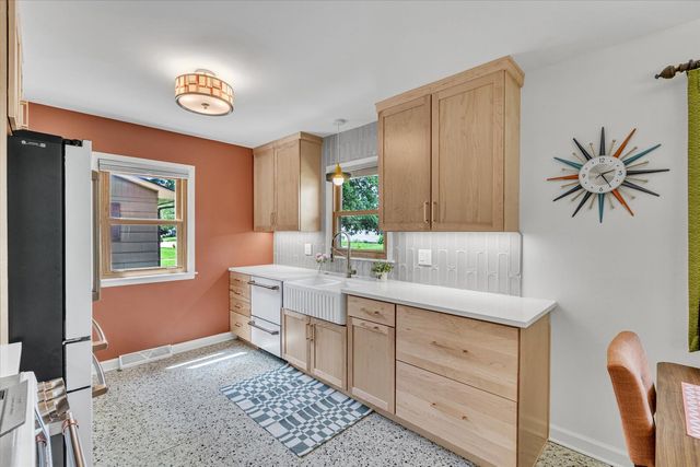 2115 W 34th Street, Davenport, IA 52806