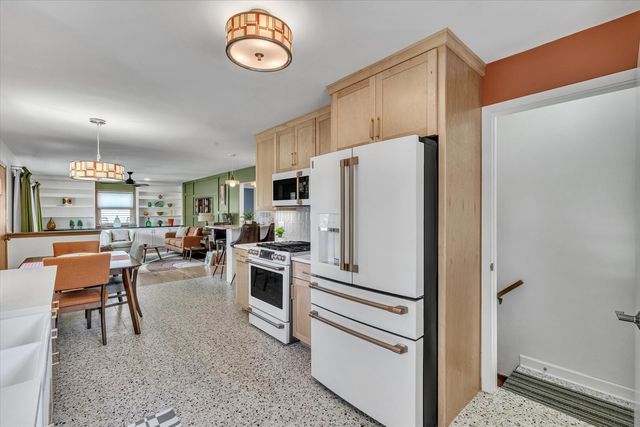 2115 W 34th Street, Davenport, IA 52806