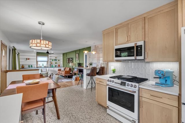 2115 W 34th Street, Davenport, IA 52806