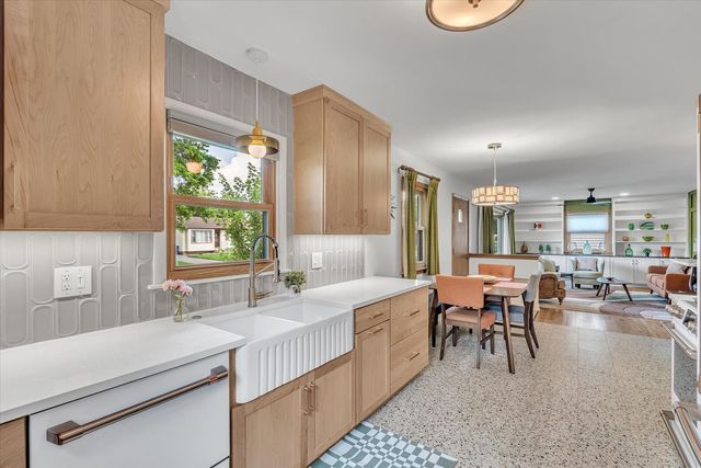 2115 W 34th Street, Davenport, IA 52806