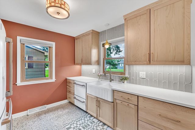 2115 W 34th Street, Davenport, IA 52806