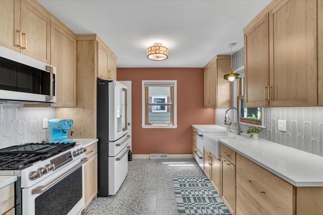2115 W 34th Street, Davenport, IA 52806