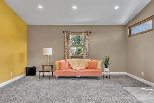 2115 W 34th Street, Davenport, IA 52806