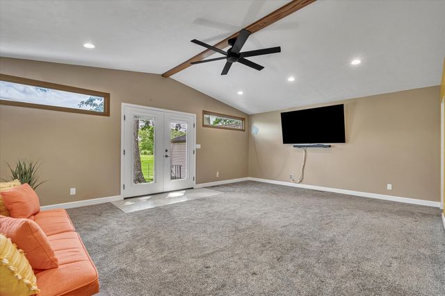 2115 W 34th Street, Davenport, IA 52806