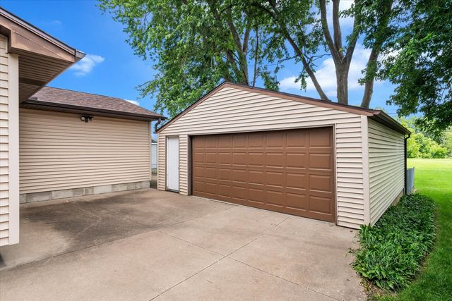 2115 W 34th Street, Davenport, IA 52806