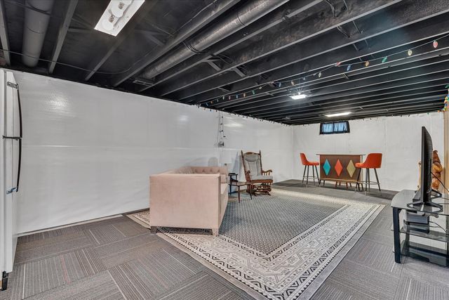 2115 W 34th Street, Davenport, IA 52806