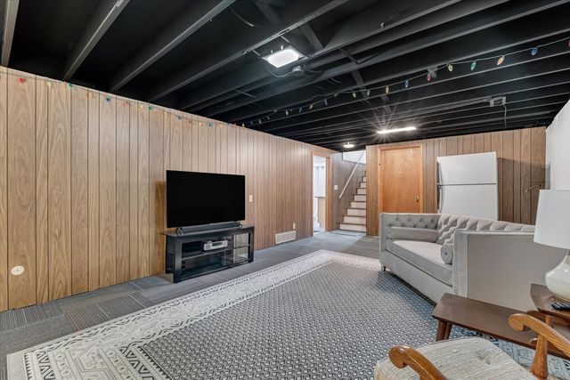 2115 W 34th Street, Davenport, IA 52806