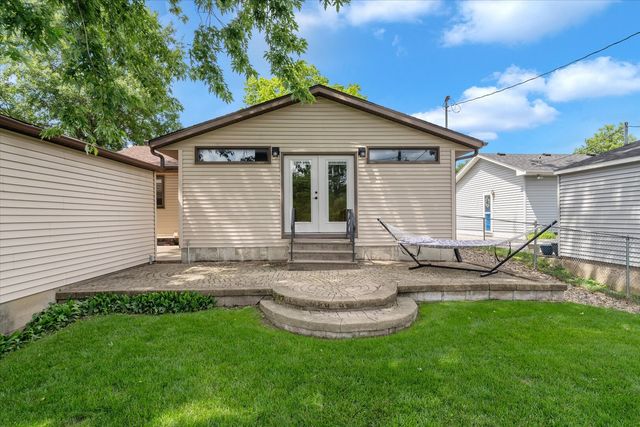 2115 W 34th Street, Davenport, IA 52806