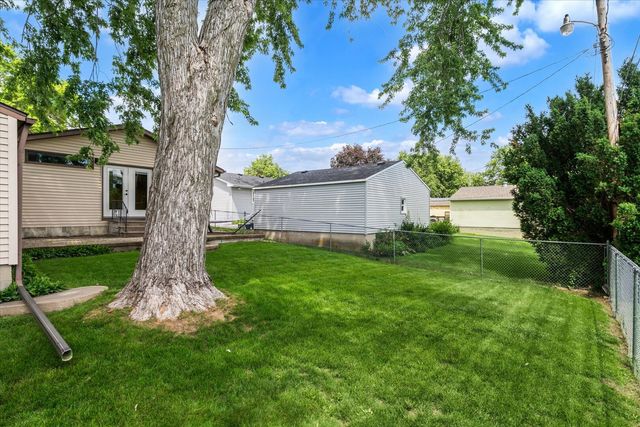 2115 W 34th Street, Davenport, IA 52806